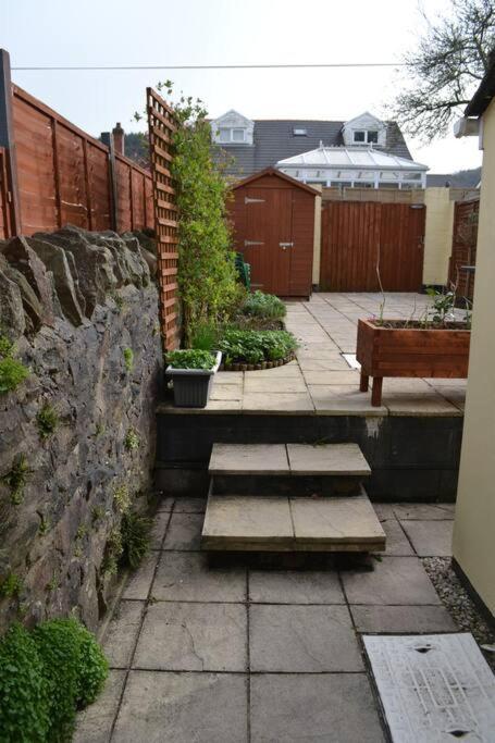 Entire 3 Bedroom House Near Caerphilly Station Dış mekan fotoğraf
